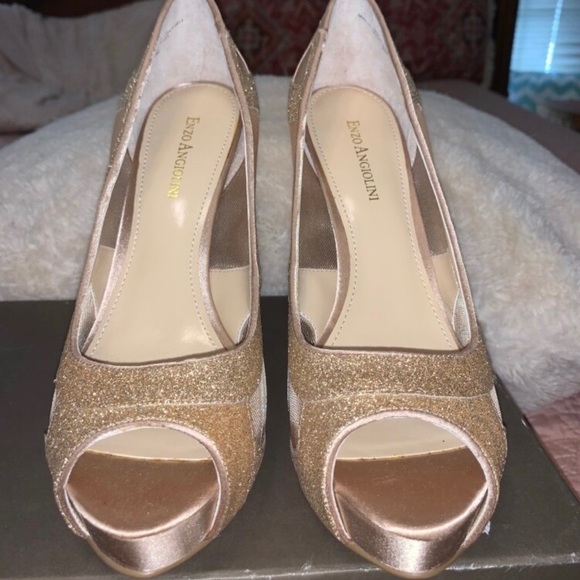 Shoes - Picture 4 of 8